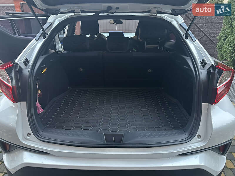 Позашляховик / Кросовер Toyota C-HR EV 2021 в Києві