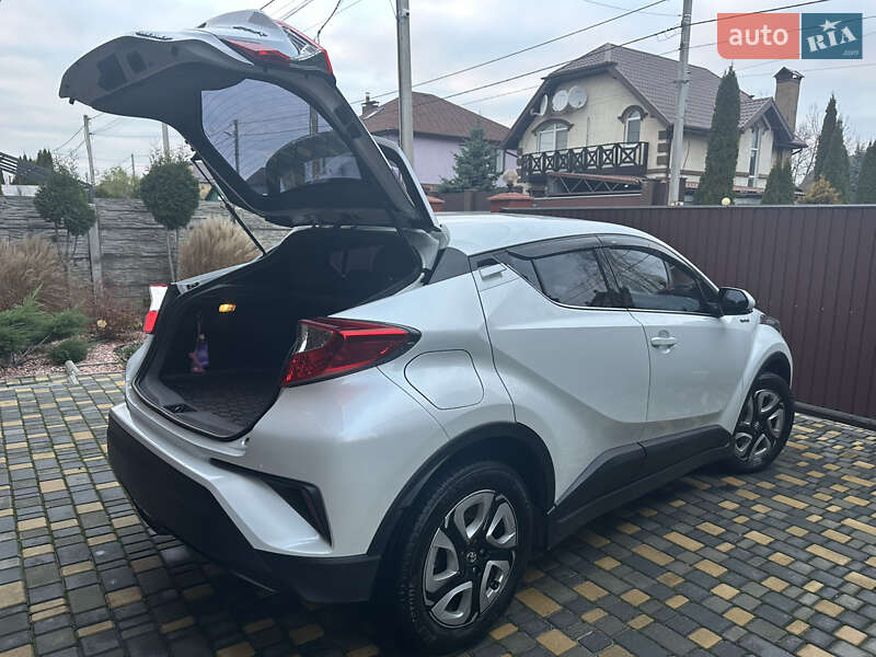 Позашляховик / Кросовер Toyota C-HR EV 2021 в Києві