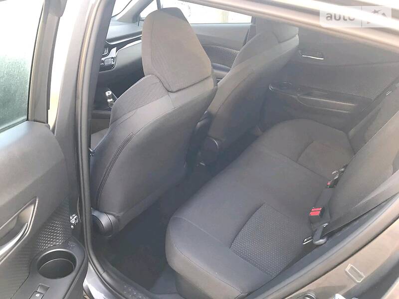 Внедорожник / Кроссовер Toyota C-HR 2018 в Киеве