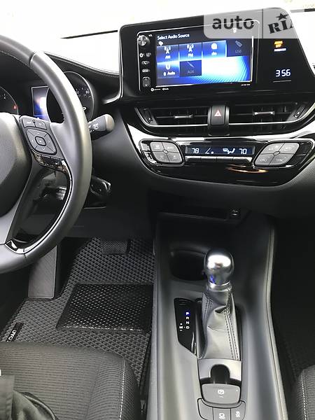 Хетчбек Toyota C-HR 2018 в Тернополі фото 15 Хетчбек Toyota C-HR 2018 в Тернополі