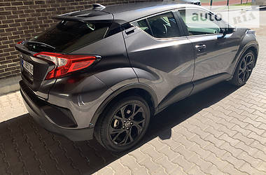 Хетчбек Toyota C-HR 2018 в 