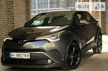 Хетчбек Toyota C-HR 2018 в 