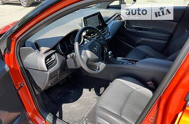 Внедорожник / Кроссовер Toyota C-HR 2021 в Днепре