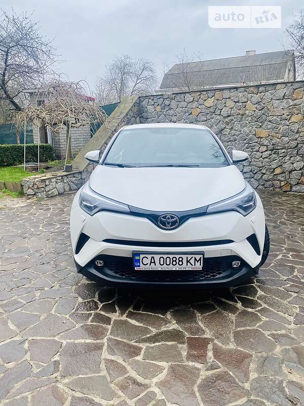 Внедорожник / Кроссовер Toyota C-HR 2017 в Умани