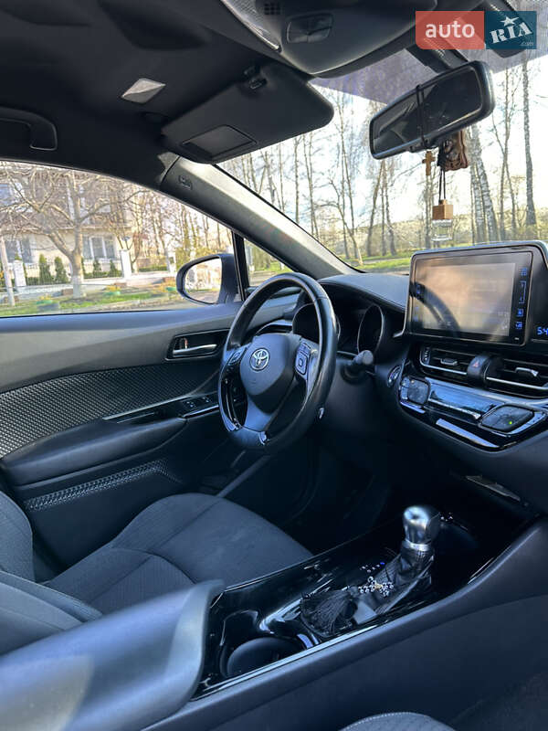 Внедорожник / Кроссовер Toyota C-HR 2018 в Черновцах