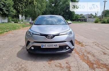 Позашляховик / Кросовер Toyota C-HR 2017 в Дніпрі