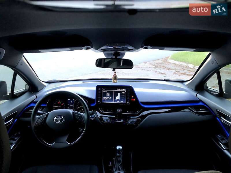 Позашляховик / Кросовер Toyota C-HR 2020 в Дніпрі фото 10 Позашляховик / Кросовер Toyota C-HR 2020 в Дніпрі