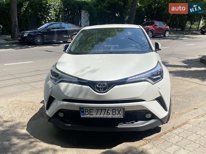 Внедорожник / Кроссовер Toyota C-HR 2017 в Николаеве