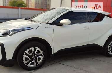 Внедорожник / Кроссовер Toyota C-HR 2020 в Киеве