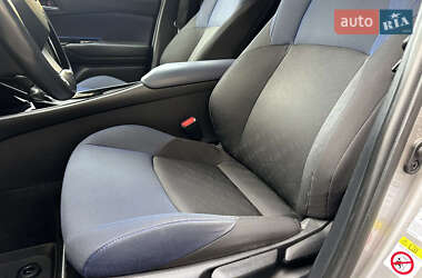 Внедорожник / Кроссовер Toyota C-HR 2016 в Горишних Плавнях