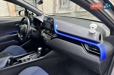 Внедорожник / Кроссовер Toyota C-HR 2016 в Горишних Плавнях