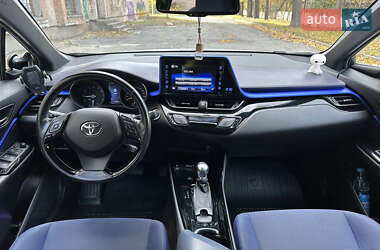 Внедорожник / Кроссовер Toyota C-HR 2016 в Горишних Плавнях