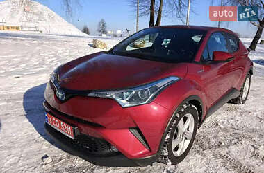 Внедорожник / Кроссовер Toyota C-HR 2018 в Ужгороде