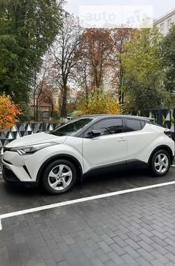 Внедорожник / Кроссовер Toyota C-HR 2017 в Киеве