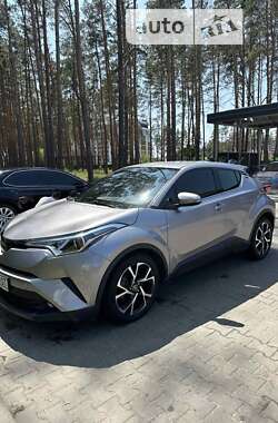 Внедорожник / Кроссовер Toyota C-HR 2018 в Киеве