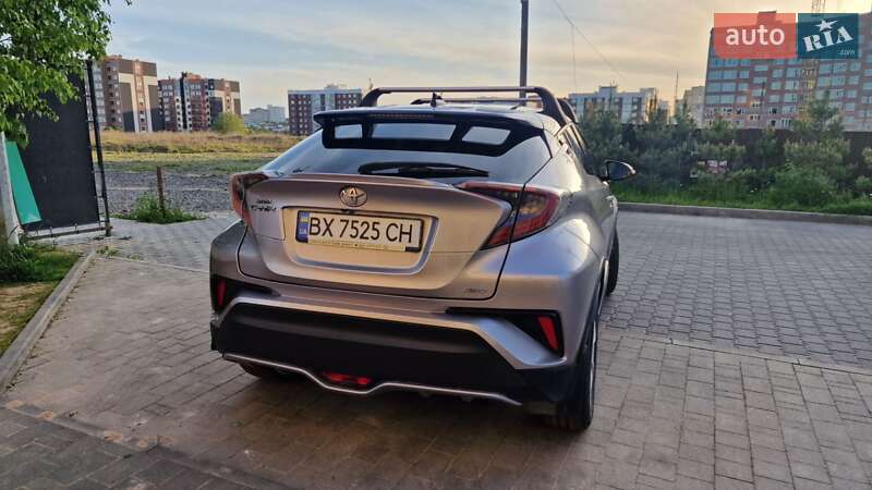 Позашляховик / Кросовер Toyota C-HR 2016 в Хмельницькому
