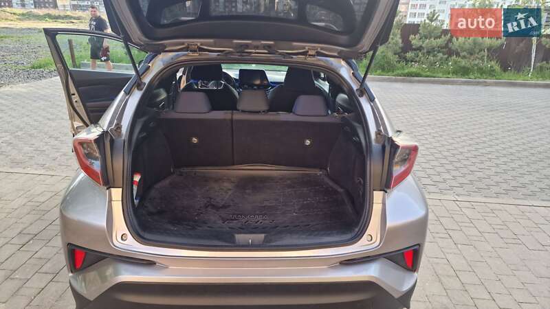 Позашляховик / Кросовер Toyota C-HR 2016 в Хмельницькому