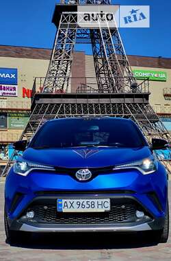 Внедорожник / Кроссовер Toyota C-HR 2017 в Харькове