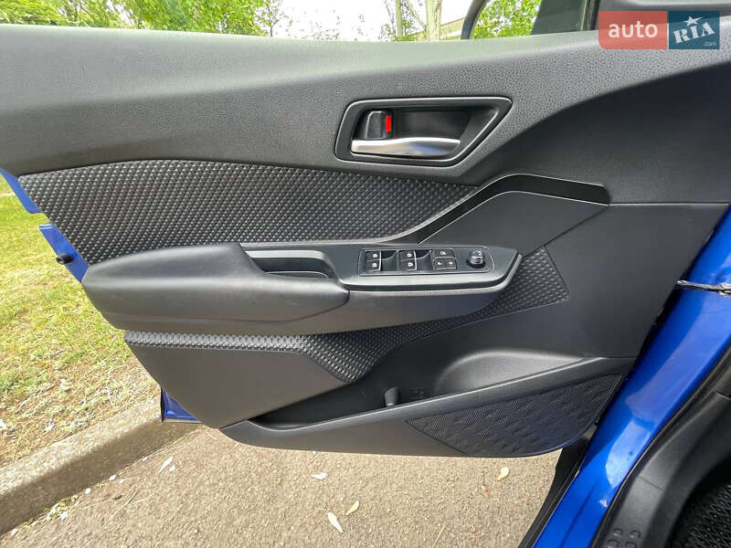 Позашляховик / Кросовер Toyota C-HR 2018 в Запоріжжі