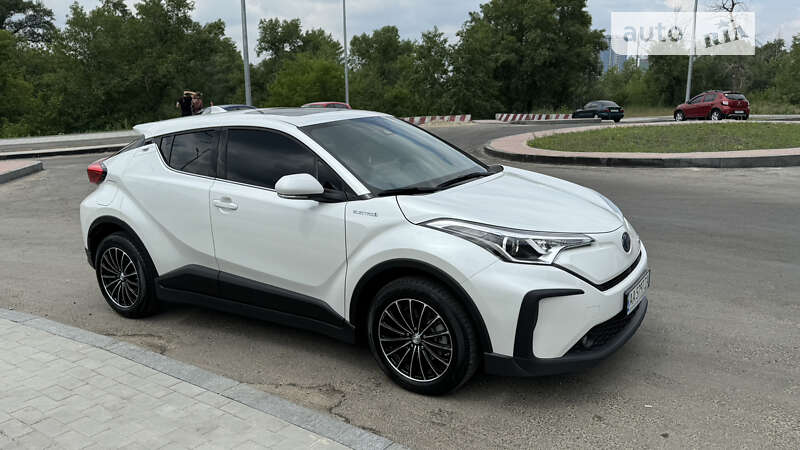 Внедорожник / Кроссовер Toyota C-HR 2021 в Киеве