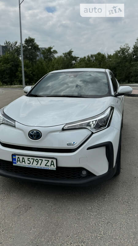 Внедорожник / Кроссовер Toyota C-HR 2021 в Киеве