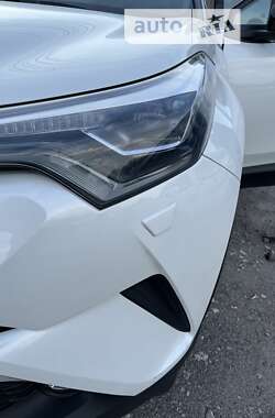 Внедорожник / Кроссовер Toyota C-HR 2017 в Днепре