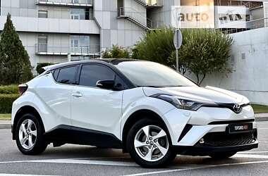 Позашляховик / Кросовер Toyota C-HR 2017 в Києві