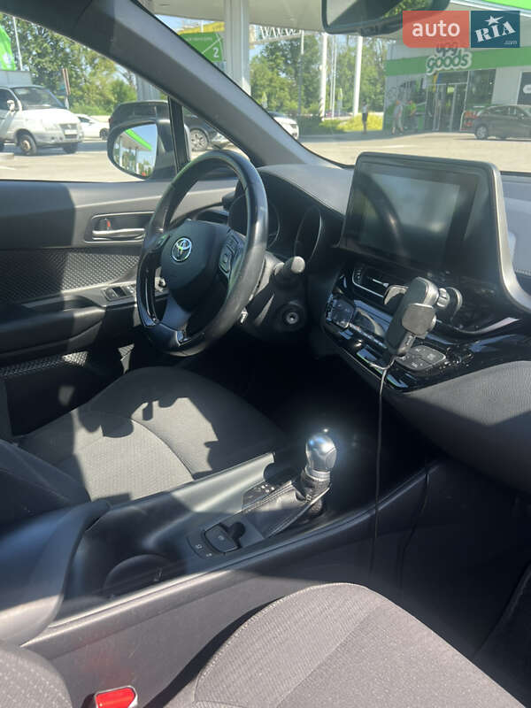 Позашляховик / Кросовер Toyota C-HR 2018 в Києві фото 10 Позашляховик / Кросовер Toyota C-HR 2018 в Києві