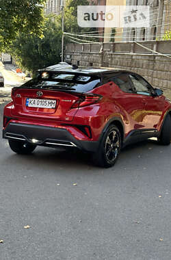 Внедорожник / Кроссовер Toyota C-HR 2022 в 
