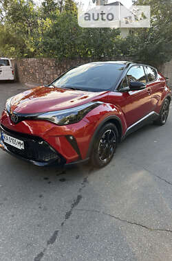 Внедорожник / Кроссовер Toyota C-HR 2022 в 