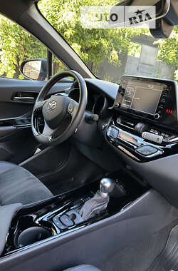 Внедорожник / Кроссовер Toyota C-HR 2022 в 