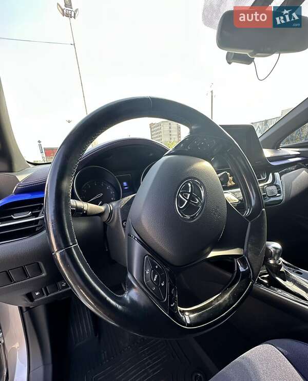 Внедорожник / Кроссовер Toyota C-HR 2016 в Черновцах фото 6 Внедорожник / Кроссовер Toyota C-HR 2016 в Черновцах