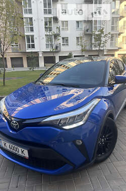 Позашляховик / Кросовер Toyota C-HR 2019 в Дніпрі