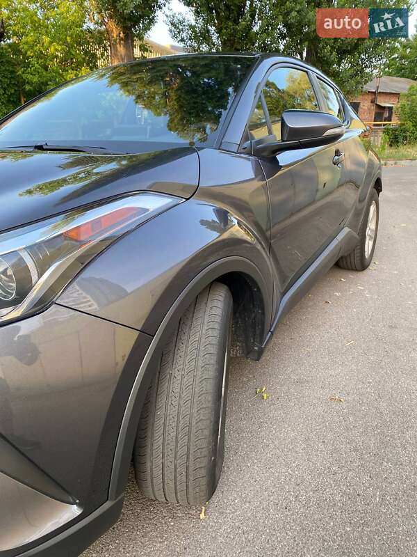 Внедорожник / Кроссовер Toyota C-HR 2019 в Киеве