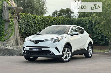 Позашляховик / Кросовер Toyota C-HR 2019 в Дніпрі