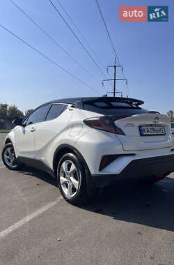 Внедорожник / Кроссовер Toyota C-HR 2016 в 