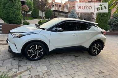 Позашляховик / Кросовер Toyota C-HR 2018 в Чернівцях