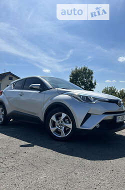 Внедорожник / Кроссовер Toyota C-HR 2016 в Ивано-Франковске