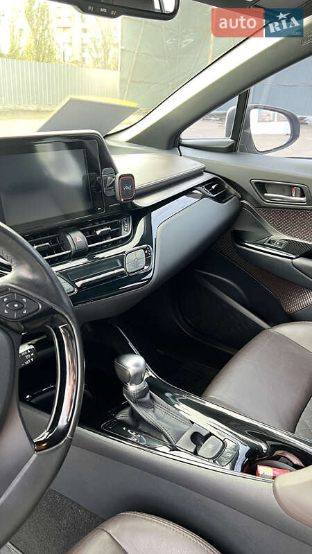 Позашляховик / Кросовер Toyota C-HR 2016 в Миколаєві