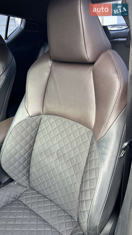 Позашляховик / Кросовер Toyota C-HR 2016 в Миколаєві