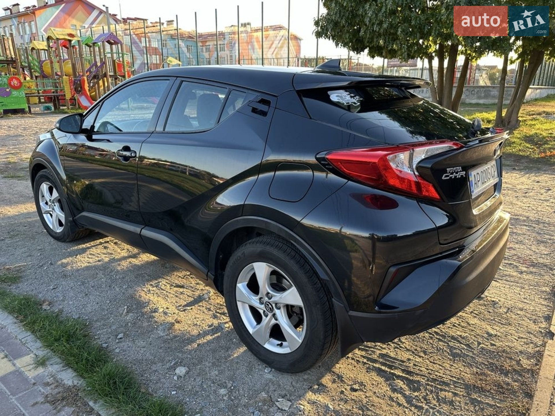 2017 Toyota C-HR - мініатюра 2