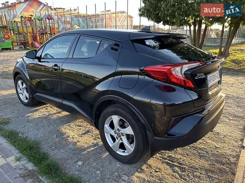 Позашляховик / Кросовер Toyota C-HR 2017 в Києві