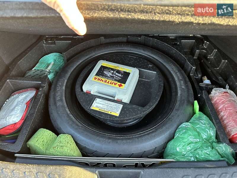 Позашляховик / Кросовер Toyota C-HR 2017 в Києві