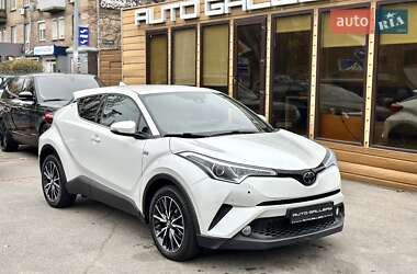 Внедорожник / Кроссовер Toyota C-HR 2017 в Киеве