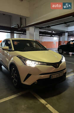 Внедорожник / Кроссовер Toyota C-HR 2019 в Киеве