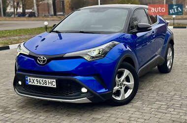 Внедорожник / Кроссовер Toyota C-HR 2017 в Киеве