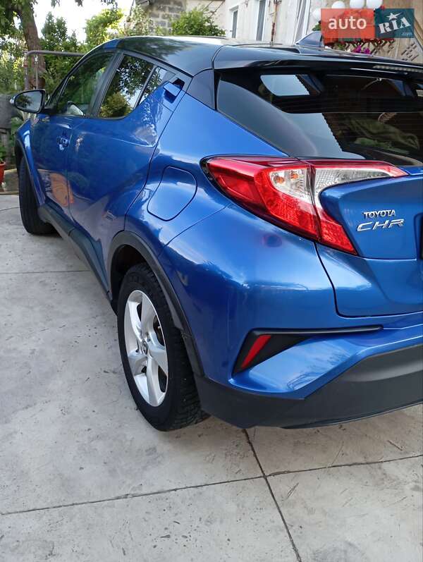 Позашляховик / Кросовер Toyota C-HR 2018 в Івано-Франківську