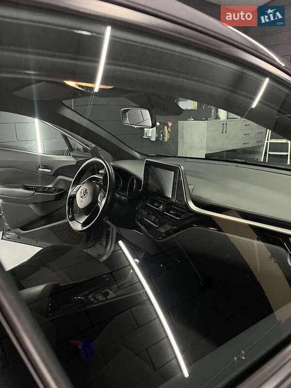 Внедорожник / Кроссовер Toyota C-HR 2019 в Полтаве фото 4 Внедорожник / Кроссовер Toyota C-HR 2019 в Полтаве