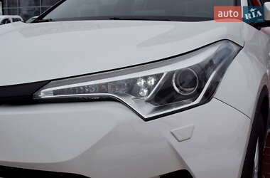 Позашляховик / Кросовер Toyota C-HR 2016 в Житомирі