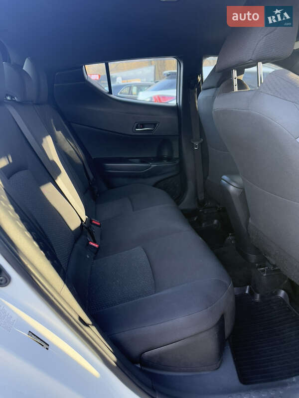 Позашляховик / Кросовер Toyota C-HR 2017 в Хмельницькому